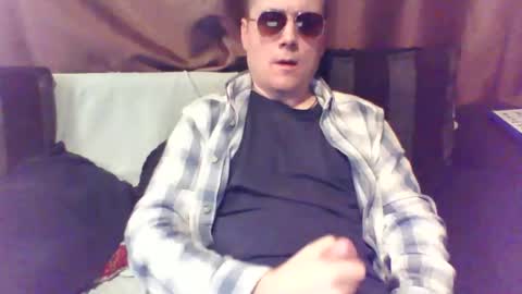 Snapshot of ownerofdogs chatting on 12-17-25, 12:16 ownerofdogs online show from 12-17-25, 12:16