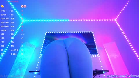 Snapshot of oxlemon chatting on 12-28-24, 03:04 oxlemon online show from 12-28-24, 03:04