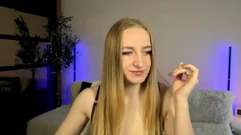 Oxy Foxie online show from 04-05-26, 03:31