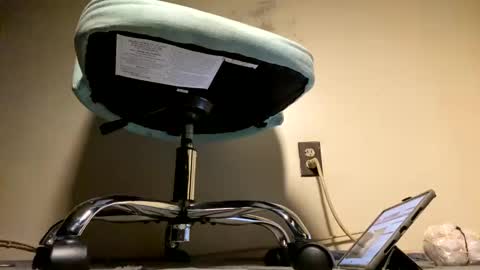 Snapshot of oyeblancki chatting on 01-03-25, 10:31 CoCreatorBlancki online show from 01-03-25, 10:31