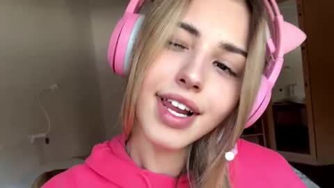 Snapshot of ozellagranville chatting on 02-01-26, 10:25 Eva online show from 02-01-26, 10:25