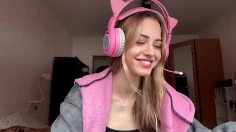 Snapshot of ozellagranville chatting on 02-05-26, 09:14 Eva online show from 02-05-26, 09:14