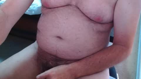 Snapshot of ozzieozzieoi chatting on 02-19-26, 01:01 HairyolOz online show from 02-19-26, 01:01