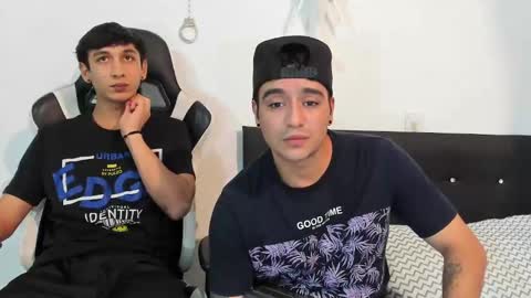 Snapshot of p_jhon chatting on 01-22-25, 11:43 P online show from 01-22-25, 11:43