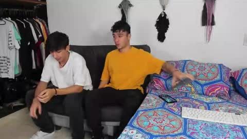 Snapshot of p_jhon chatting on 10-28-25, 05:44 P online show from 10-28-25, 05:44