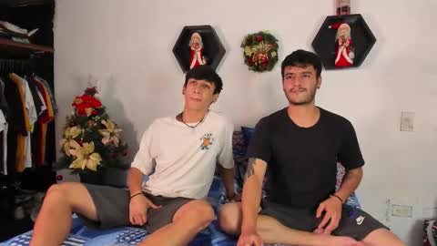 Snapshot of p_jhon chatting on 11-25-25, 04:56 P online show from 11-25-25, 04:56