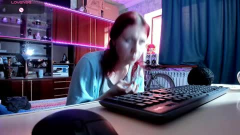 Ella online show from 02-11-25, 01:51