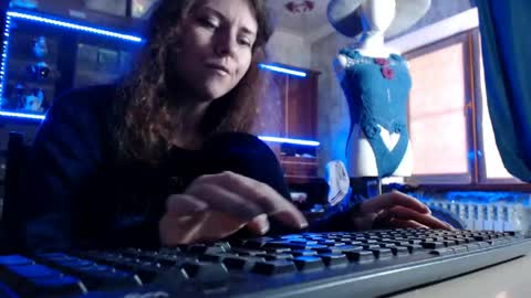 Ella online show from 05-15-26, 07:04