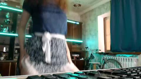 Ella online show from 05-18-26, 07:36
