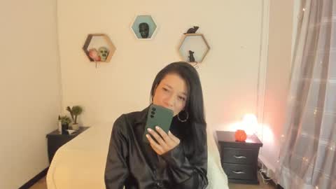 Paloma  online show from 10-20-25, 08:31