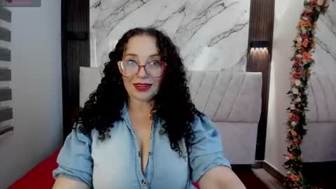 Snapshot of pam_hills chatting on 06-19-26, 08:23 You can call me Mommy Goddess Queen online show from 06-19-26, 08:23