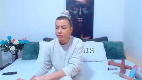 PAMEL ISSY online show from 01-11-25, 06:56