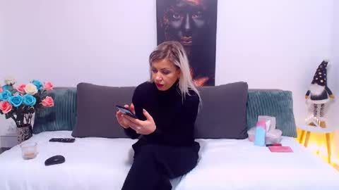 PAMEL ISSY online show from 01-24-25, 03:45