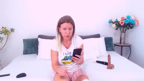 Snapshot of pamela_issy chatting on 04-24-26, 07:44 PAMEL ISSY online show from 04-24-26, 07:44