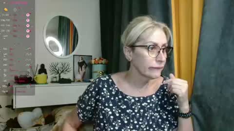 Snapshot of pamellamurphy chatting on 06-18-26, 11:53 pamellamurphy online show from 06-18-26, 11:53