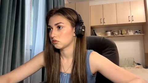 Lia online show from 06-15-26, 03:36