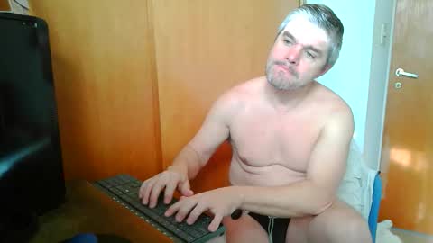 Snapshot of panchomadrid chatting on 05-14-26, 01:29 Pancho Madrid online show from 05-14-26, 01:29