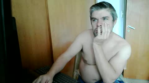 Snapshot of panchomadrid chatting on 05-29-26, 01:42 Pancho Madrid online show from 05-29-26, 01:42