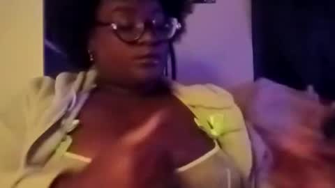 Snapshot of pandamami chatting on 01-12-25, 08:25 pandamami online show from 01-12-25, 08:25