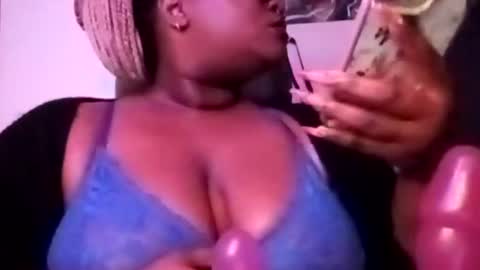 Snapshot of pandamami chatting on 02-12-25, 12:48 pandamami online show from 02-12-25, 12:48