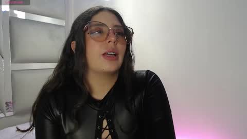 Paola Lyon online show from 03-05-25, 07:17