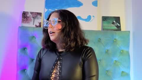 Paola Lyon online show from 01-15-26, 06:44