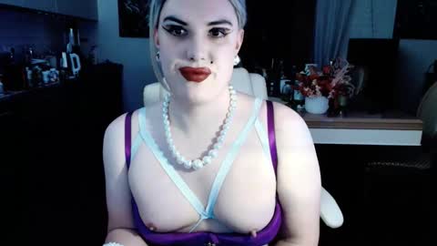 Snapshot of paoladoll chatting on 12-19-25, 10:44 Sarina Williams online show from 12-19-25, 10:44