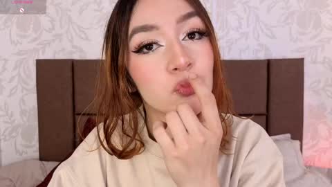 paolagh_ online show from 04-18-26, 03:32