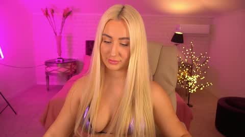 Lia online show from 04-03-26, 01:53