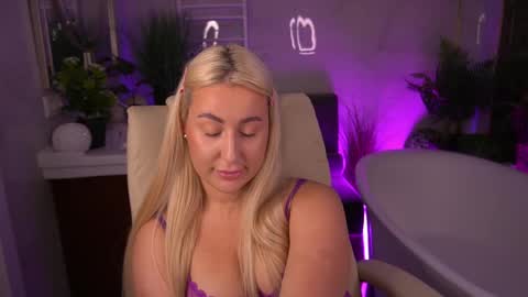 Snapshot of paolamola chatting on 05-06-26, 02:22 Lia online show from 05-06-26, 02:22
