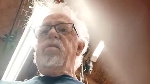 papajb70 online show from 11-28-25, 01:41