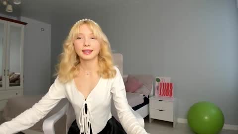 Melena online show from 11-14-25, 08:24