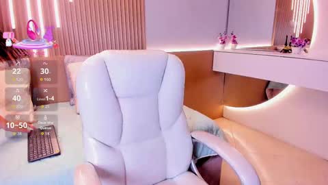 Amy and my doll online show from 10-24-25, 03:58