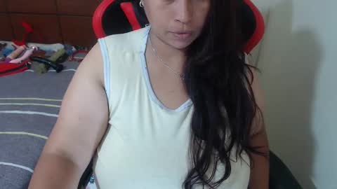 Snapshot of pareja_explosivasexx chatting on 04-30-26, 07:47 Luna online show from 04-30-26, 07:47