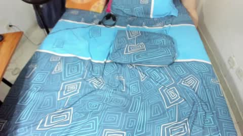 Snapshot of parejacachonda chatting on 01-25-25, 06:13 sara and andreu online show from 01-25-25, 06:13