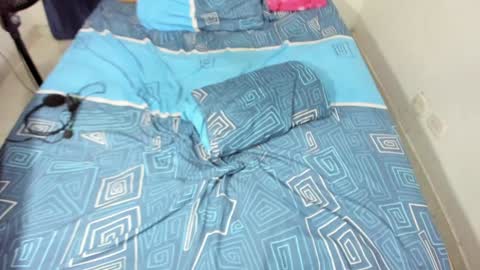 Snapshot of parejacachonda chatting on 02-06-25, 09:38 sara and andreu online show from 02-06-25, 09:38