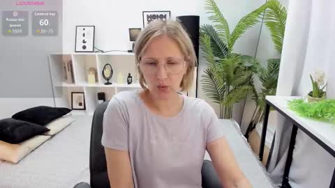 Paris online show from 09-22-25, 08:00