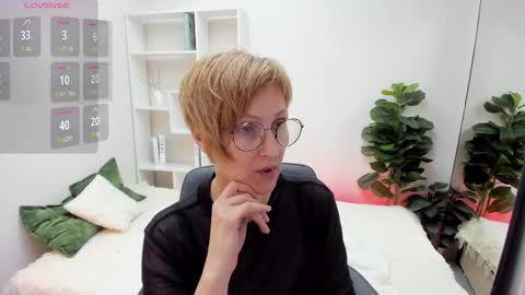 Paris online show from 03-21-26, 06:00