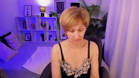Snapshot of paris_cherry chatting on 05-24-26, 05:51 Paris online show from 05-24-26, 05:51