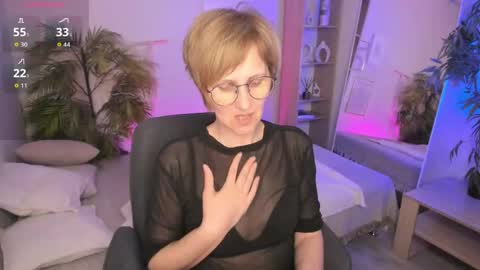Snapshot of paris_cherry chatting on 05-27-26, 06:49 Paris online show from 05-27-26, 06:49