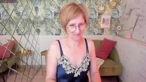 Snapshot of paris_cherry chatting on 05-31-26, 06:09 Paris online show from 05-31-26, 06:09