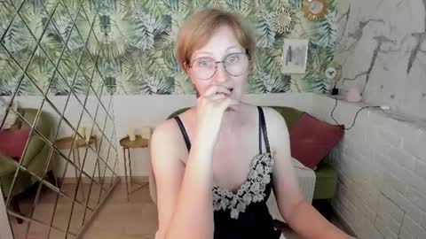 Snapshot of paris_cherry chatting on 06-19-26, 06:45 Paris online show from 06-19-26, 06:45