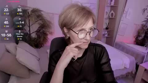 Snapshot of paris_cherry chatting on 07-09-26, 06:45 Paris online show from 07-09-26, 06:45