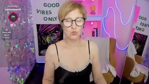 Snapshot of paris_cherry chatting on 07-26-26, 12:56 Paris online show from 07-26-26, 12:56