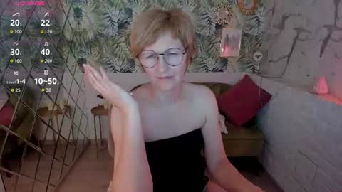 Snapshot of paris_cherry chatting on 08-06-26, 06:10 Paris online show from 08-06-26, 06:10