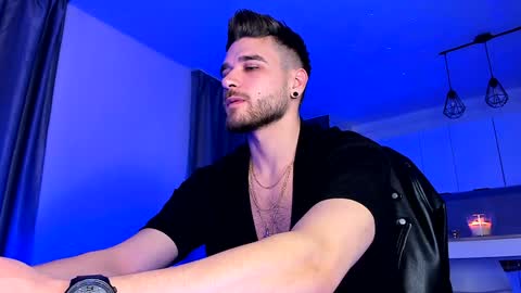 Paris online show from 12-26-24, 08:11