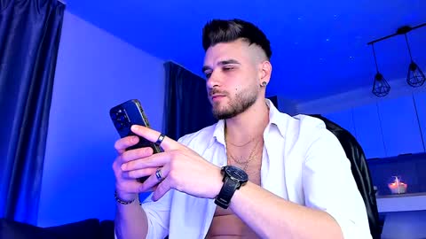 Paris online show from 12-28-24, 11:05