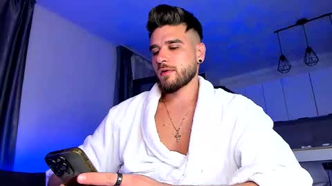 Paris online show from 09-21-25, 11:39