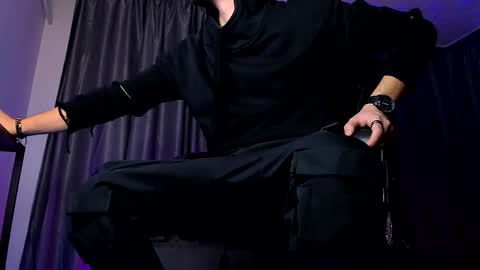 Paris online show from 10-15-25, 09:48