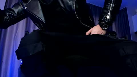 Paris online show from 12-21-25, 10:55